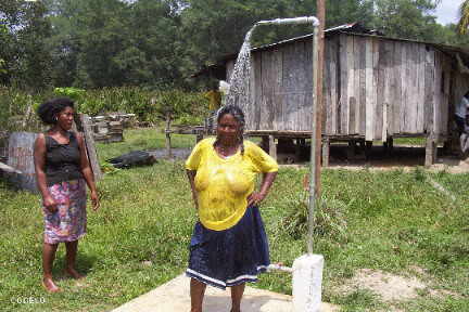 A refreshing bath - Guachal - Esmeraldas Solar powered water pumping system